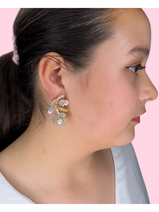 Pearl Grows On Flowers Earrings