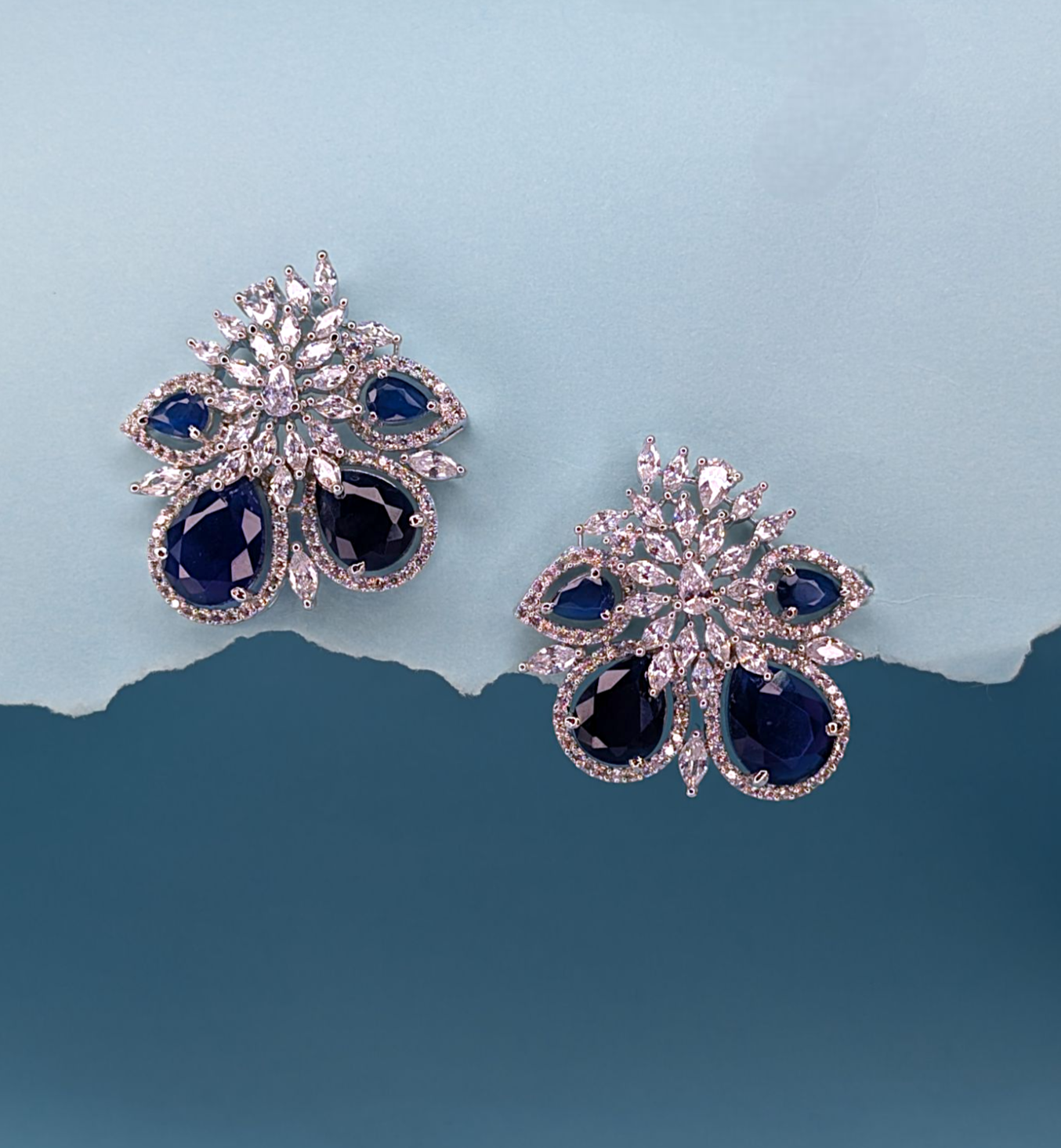 Flowers with variable size petals earrings